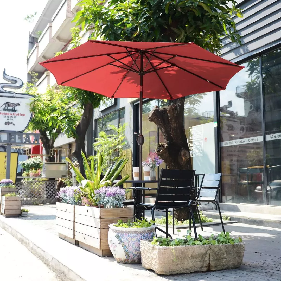 ຮ້ານອາຫານກາງແຈ້ງ Umbrellas Center Parasols